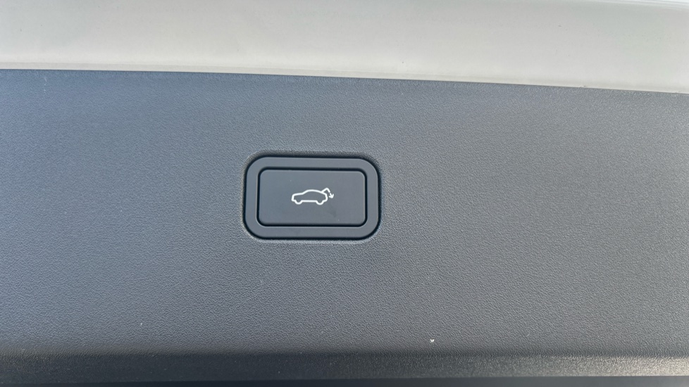 Volvo EX30 200kW SM Extended Range Plus 69kWh 5dr Auto Electric Estate - Image 26