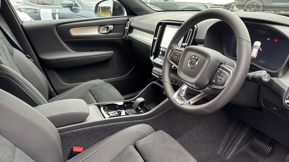 Volvo XC40 2.0 B3P Plus Dark 5dr Auto Petrol Estate - Image 4