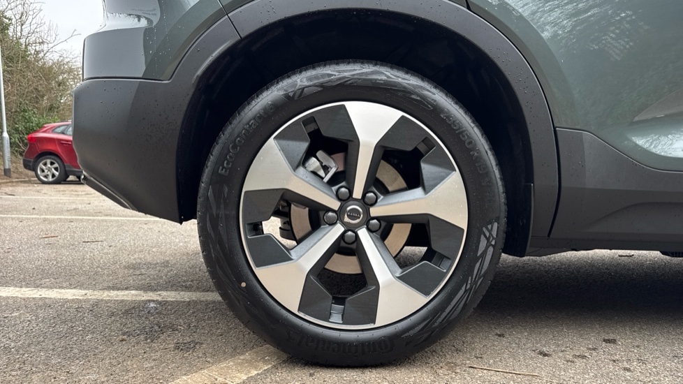 Volvo XC40 2.0 B3P Plus Dark 5dr Auto Petrol Estate - Image 9