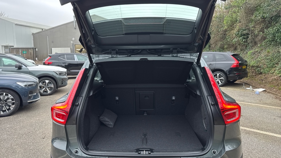 Volvo XC40 2.0 B3P Plus Dark 5dr Auto Petrol Estate - Image 13