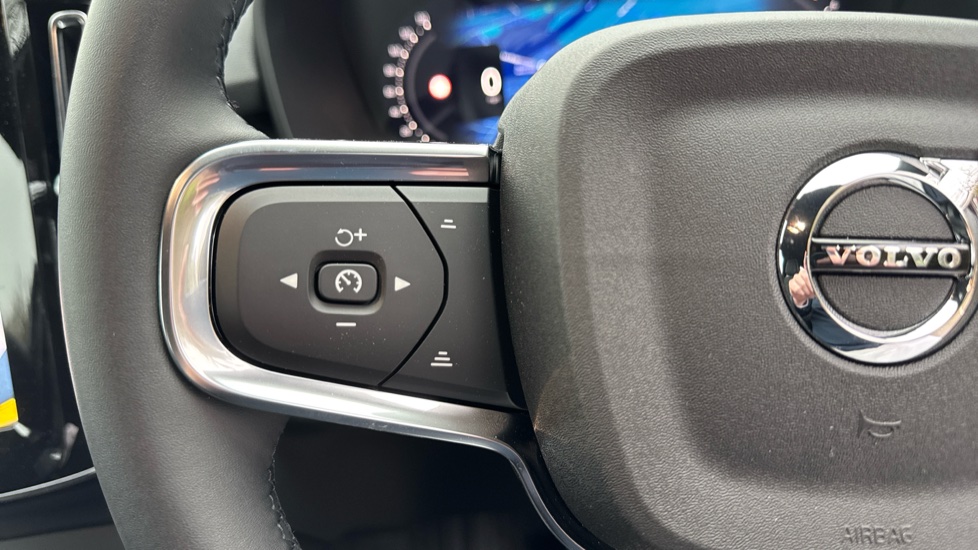 Volvo XC40 2.0 B3P Plus Dark 5dr Auto Petrol Estate - Image 19