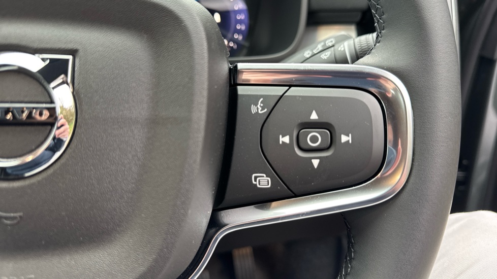 Volvo XC40 2.0 B3P Plus Dark 5dr Auto Petrol Estate - Image 20