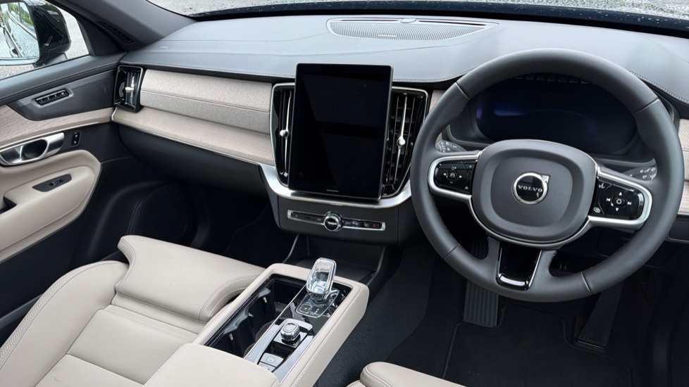 Volvo XC90 2.0 B5P Plus Dark 5dr AWD Geartronic Petrol Estate - Image 4