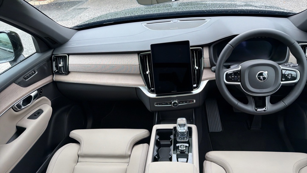 Volvo XC90 2.0 B5P Plus Dark 5dr AWD Geartronic Petrol Estate - Image 5