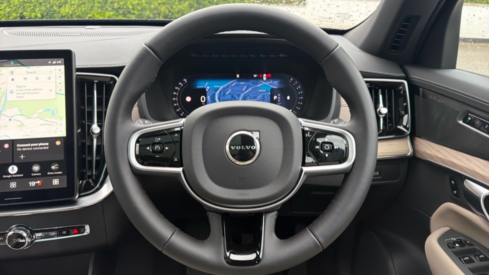 Volvo XC90 2.0 B5P Plus Dark 5dr AWD Geartronic Petrol Estate - Image 10