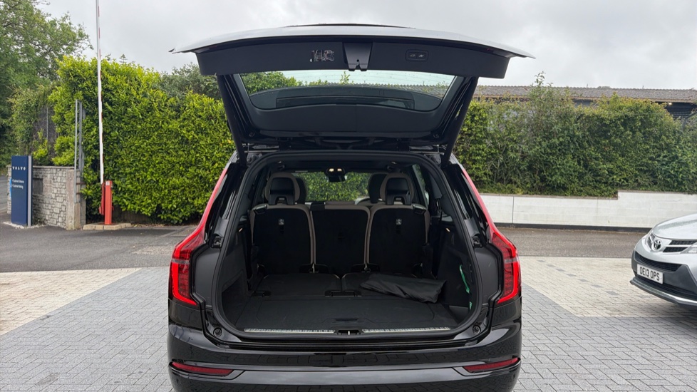 Volvo XC90 2.0 B5P Plus Dark 5dr AWD Geartronic Petrol Estate - Image 13