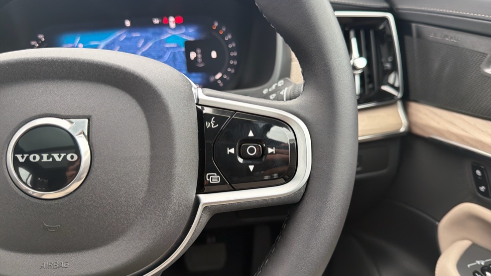 Volvo XC90 2.0 B5P Plus Dark 5dr AWD Geartronic Petrol Estate - Image 22