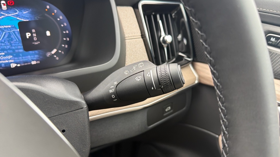 Volvo XC90 2.0 B5P Plus Dark 5dr AWD Geartronic Petrol Estate - Image 23