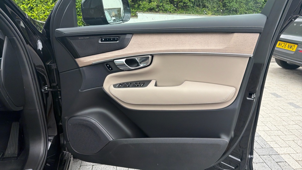 Volvo XC90 2.0 B5P Plus Dark 5dr AWD Geartronic Petrol Estate - Image 29