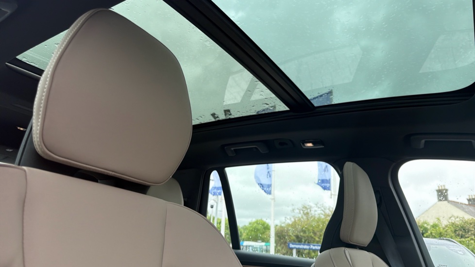 Volvo XC90 2.0 B5P Plus Dark 5dr AWD Geartronic Petrol Estate - Image 31