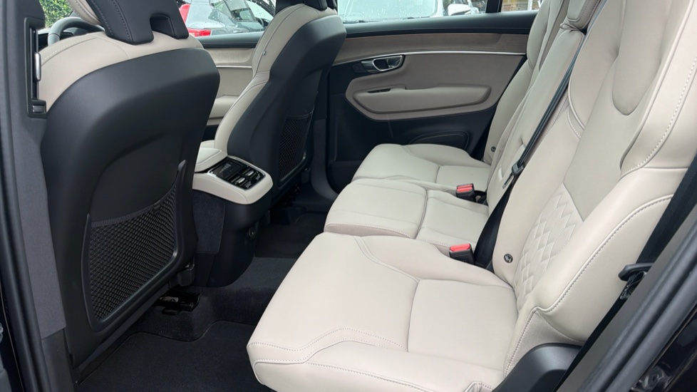 Volvo XC90 2.0 B5P Plus Dark 5dr AWD Geartronic Petrol Estate - Image 33