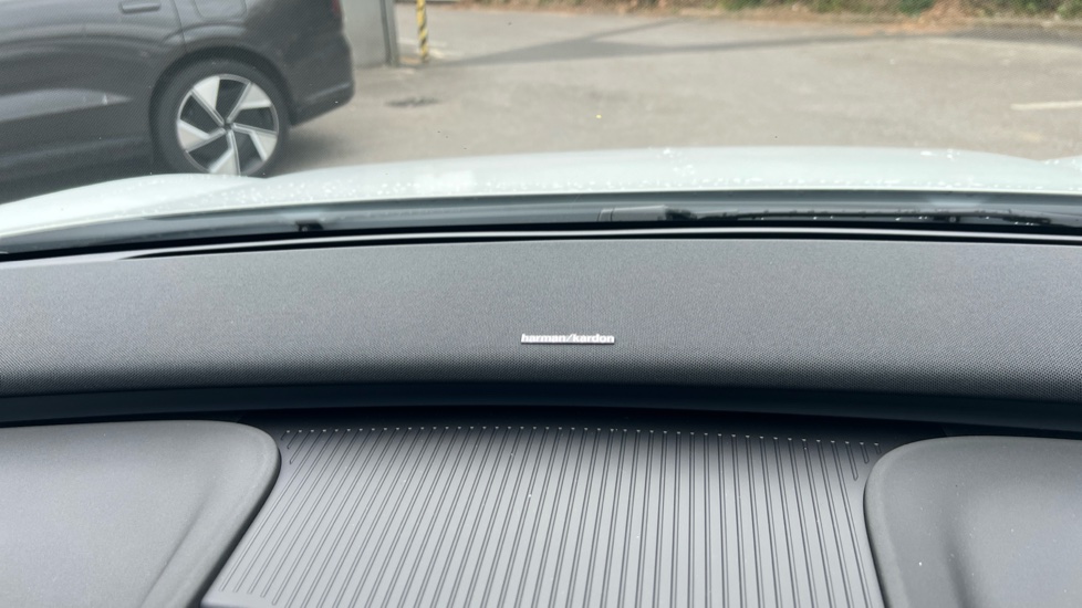 Volvo EX30 315kW Twin Motor Performance Plus 69kWh 5dr Auto Electric Estate - Image 24