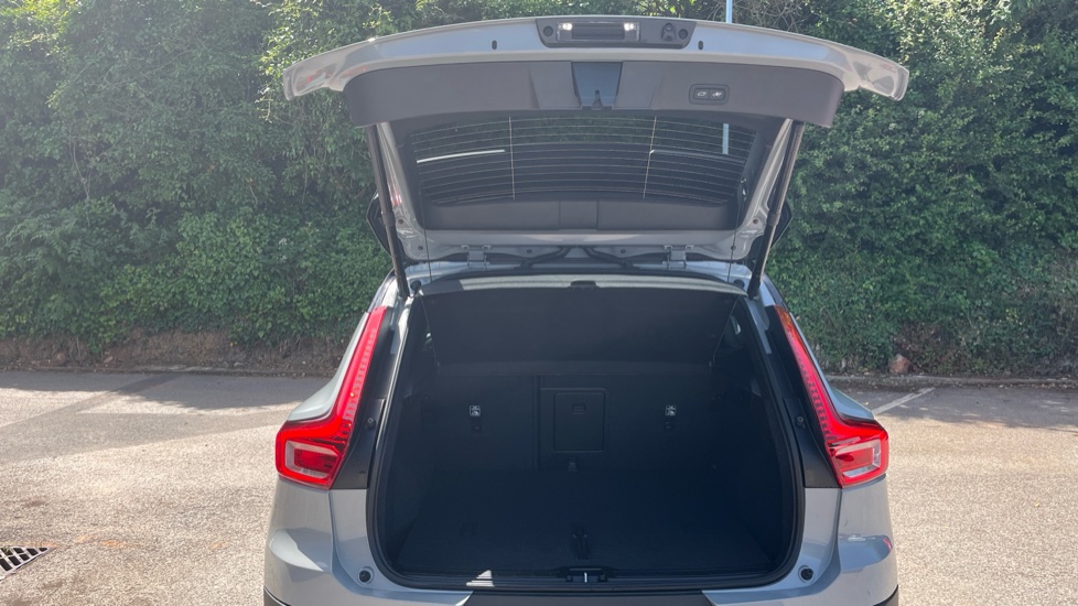 Volvo EX40 300kW Twin Motor Ultra 82kWh 5dr AWD Auto Electric Estate - Image 13