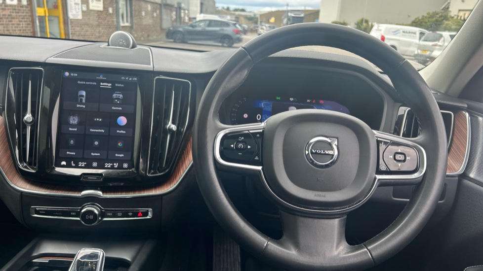 Volvo XC60 2.0 T8 [455] RC PHEV Ultimate Dark 5dr AWD Gtron Estate - Image 11