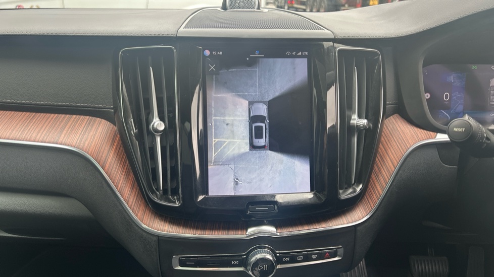 Volvo XC60 2.0 T8 [455] RC PHEV Ultimate Dark 5dr AWD Gtron Estate - Image 12