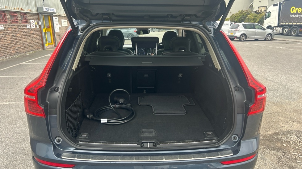 Volvo XC60 2.0 T8 [455] RC PHEV Ultimate Dark 5dr AWD Gtron Estate - Image 13