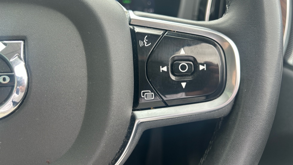 Volvo XC60 2.0 T8 [455] RC PHEV Ultimate Dark 5dr AWD Gtron Estate - Image 22