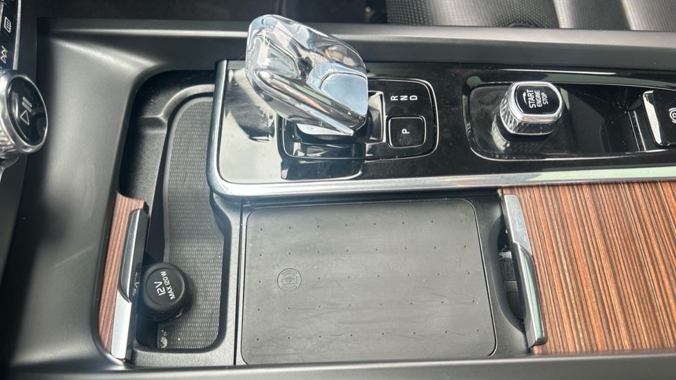 Volvo XC60 2.0 T8 [455] RC PHEV Ultimate Dark 5dr AWD Gtron Estate - Image 23