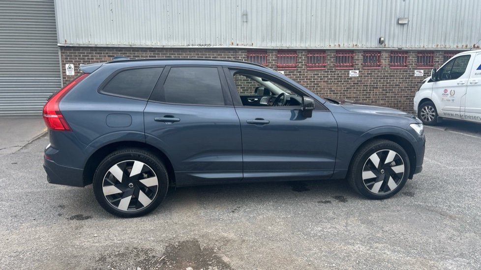 Volvo XC60 2.0 T8 [455] RC PHEV Ultimate Dark 5dr AWD Gtron Estate - Image 36