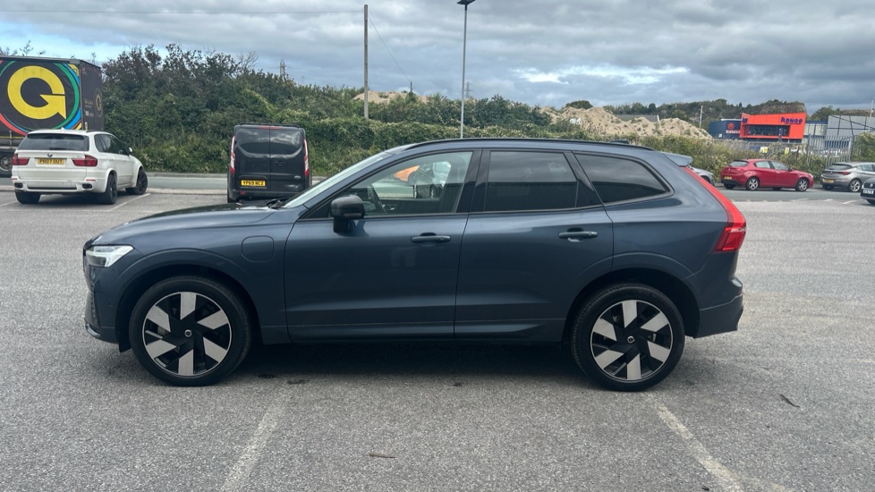 Volvo XC60 2.0 T8 [455] RC PHEV Ultimate Dark 5dr AWD Gtron Estate - Image 44