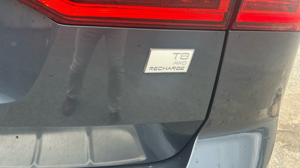 Volvo XC60 2.0 T8 [455] RC PHEV Ultimate Dark 5dr AWD Gtron Estate - Image 48