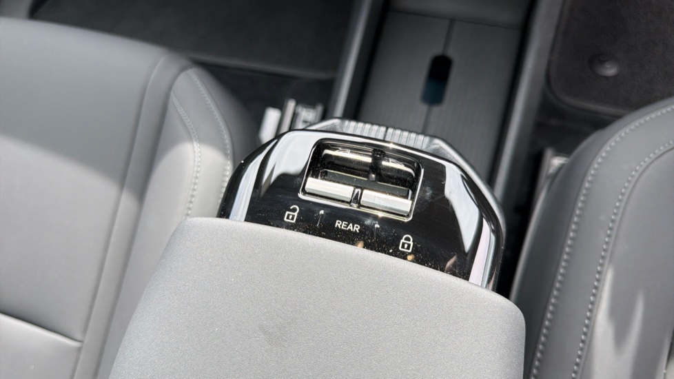 Volvo EX30 315kW Twin Motor Performance Ultra 69kWh 5dr Auto Electric Estate - Image 24