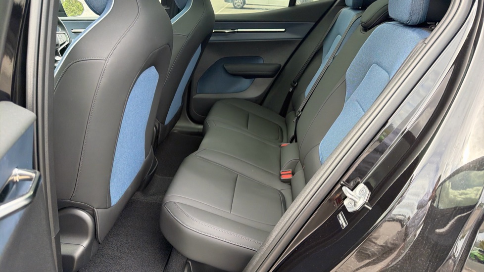 Volvo EX30 315kW Twin Motor Performance Ultra 69kWh 5dr Auto Electric Estate - Image 31