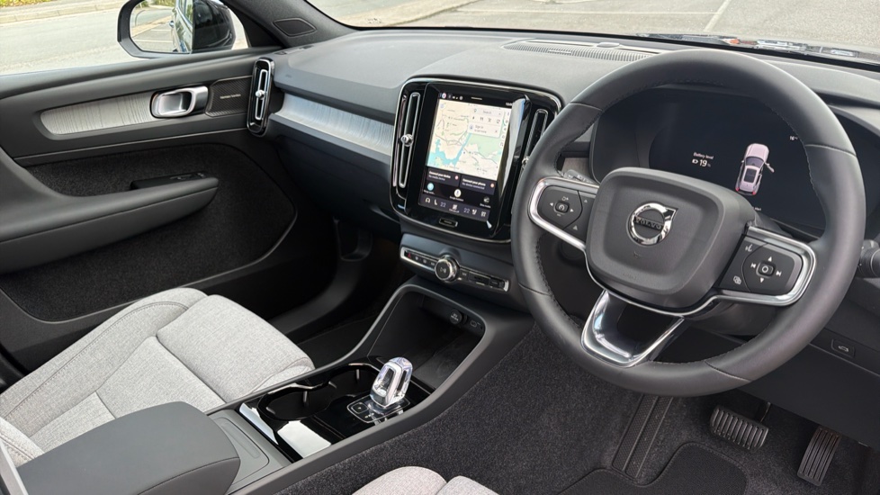 Volvo EX40 185kW Extended Range Ultra 82kWh 5dr Auto Electric Estate - Image 4