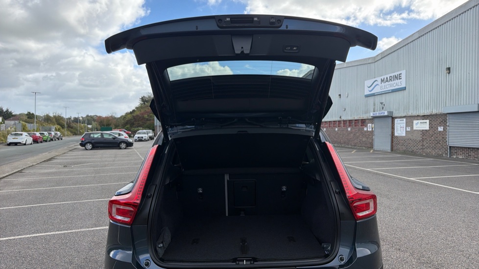 Volvo EX40 185kW Extended Range Ultra 82kWh 5dr Auto Electric Estate - Image 13