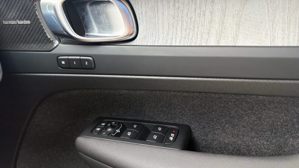 Volvo EX40 185kW Extended Range Ultra 82kWh 5dr Auto Electric Estate - Image 23