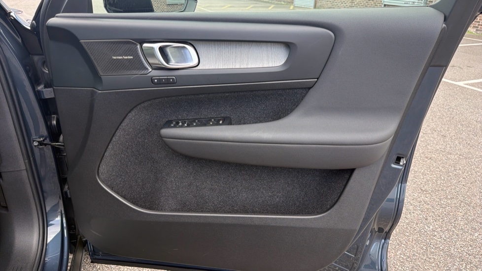 Volvo EX40 185kW Extended Range Ultra 82kWh 5dr Auto Electric Estate - Image 28