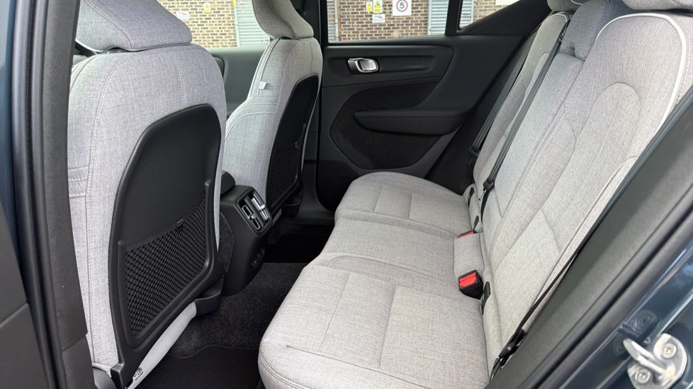 Volvo EX40 185kW Extended Range Ultra 82kWh 5dr Auto Electric Estate - Image 32