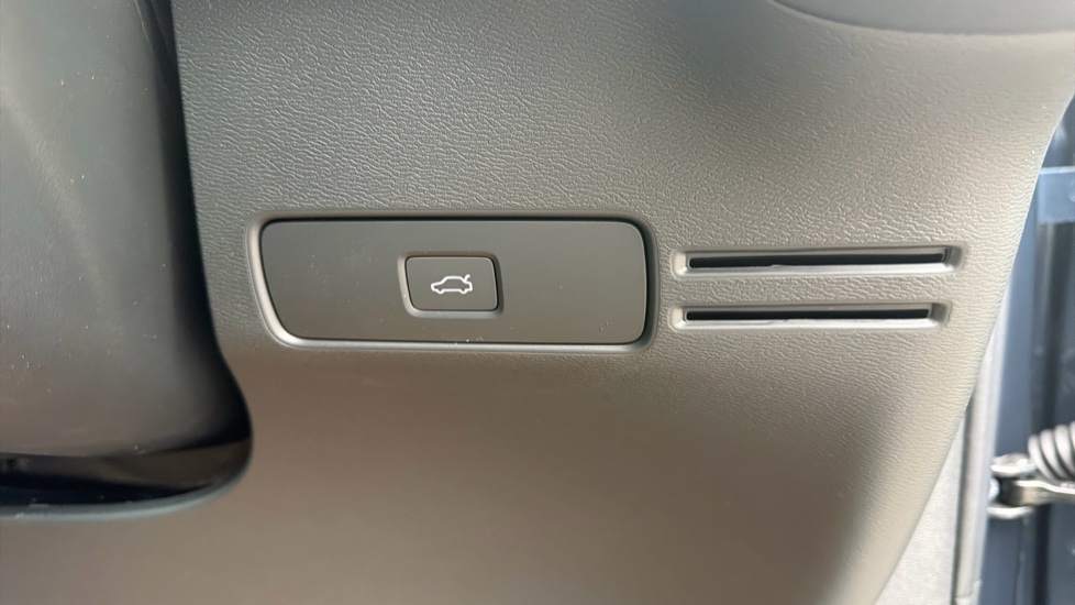 Volvo EX40 185kW Extended Range Ultra 82kWh 5dr Auto Electric Estate - Image 34