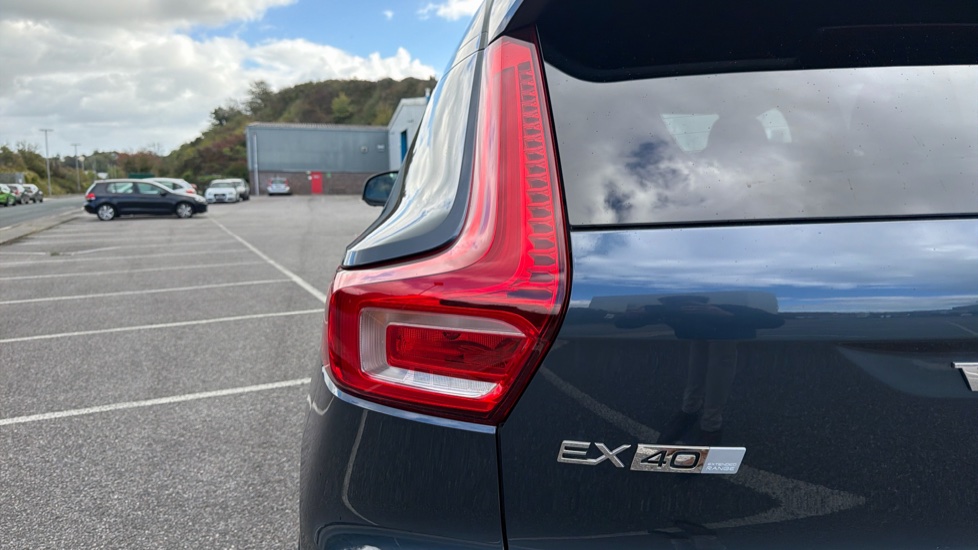 Volvo EX40 185kW Extended Range Ultra 82kWh 5dr Auto Electric Estate - Image 37