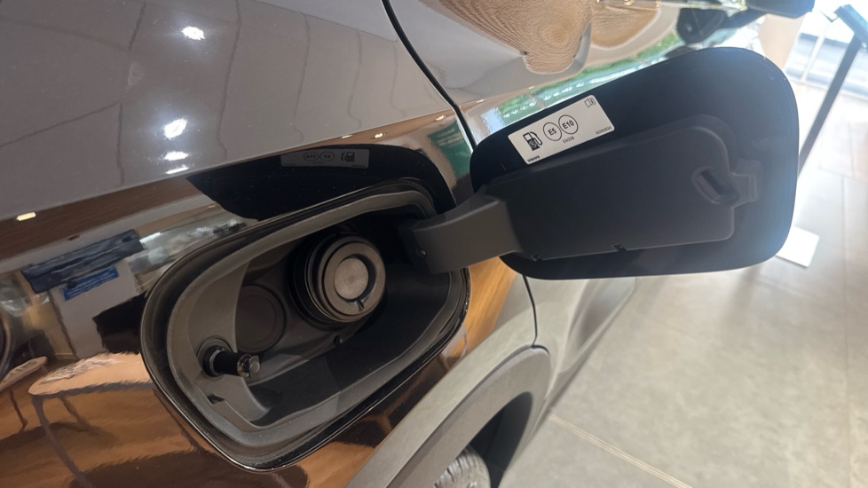 Volvo XC40 2.0 B4P Plus Dark 5dr Auto Petrol Estate - Image 15