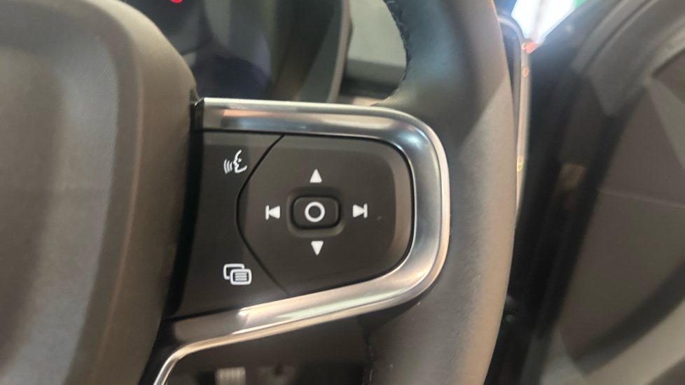 Volvo XC40 2.0 B4P Plus Dark 5dr Auto Petrol Estate - Image 21