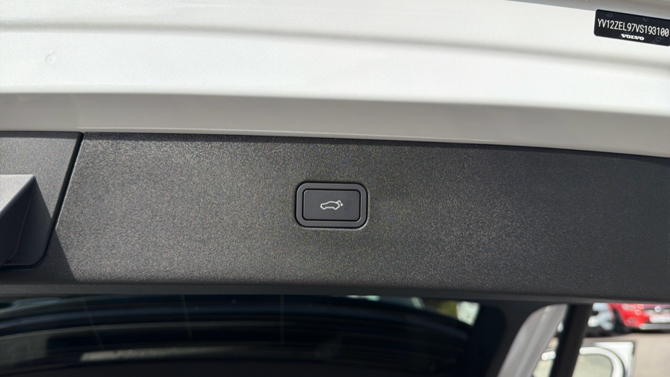 Volvo EX30 200kW P5 Long Range Ultra Black Ed 69kWh 5dr Auto Electric Estate - Image 31