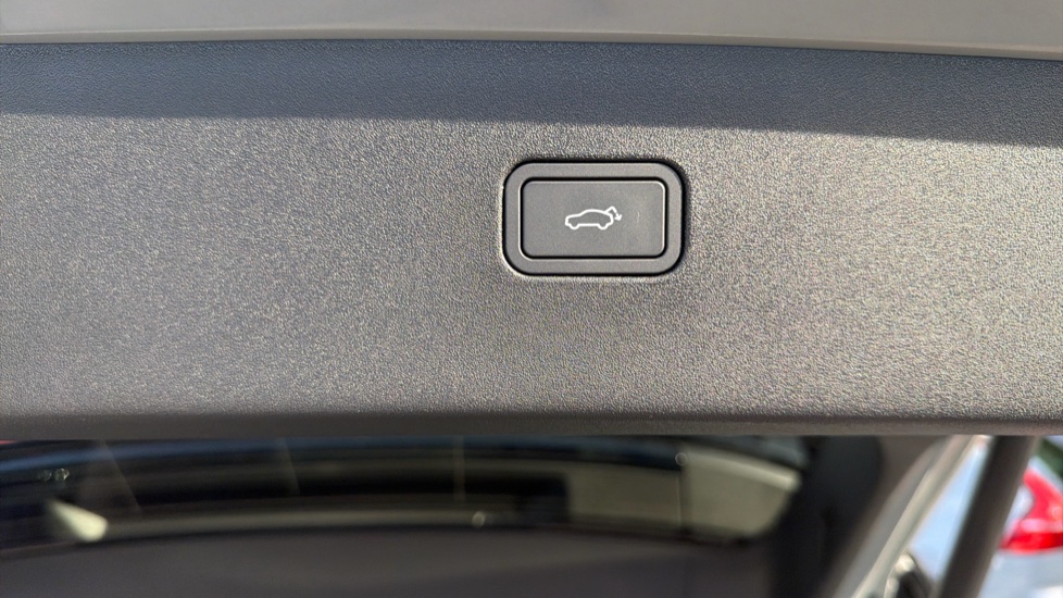 Volvo EX30 200kW P5 LR Ultra Black Ed 69kWh 5dr Auto [NI] Electric Estate - Image 33