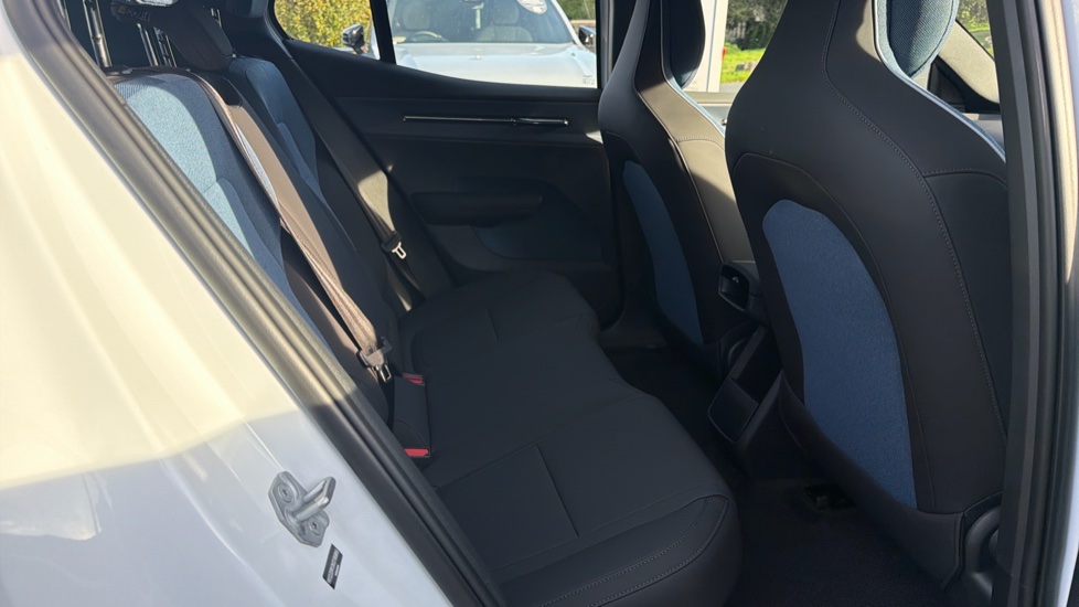 Volvo EX30 200kW P5 Core 51kWh 5dr Auto Electric Estate - Image 6