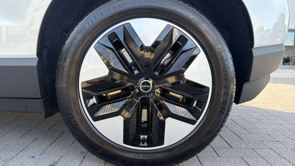 Volvo EX30 200kW P5 Core 51kWh 5dr Auto Electric Estate - Image 9