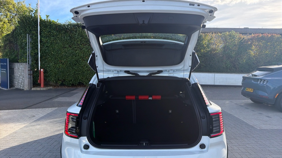 Volvo EX30 200kW P5 Core 51kWh 5dr Auto Electric Estate - Image 13