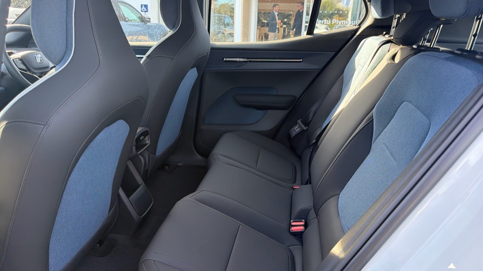 Volvo EX30 200kW P5 Core 51kWh 5dr Auto Electric Estate - Image 32