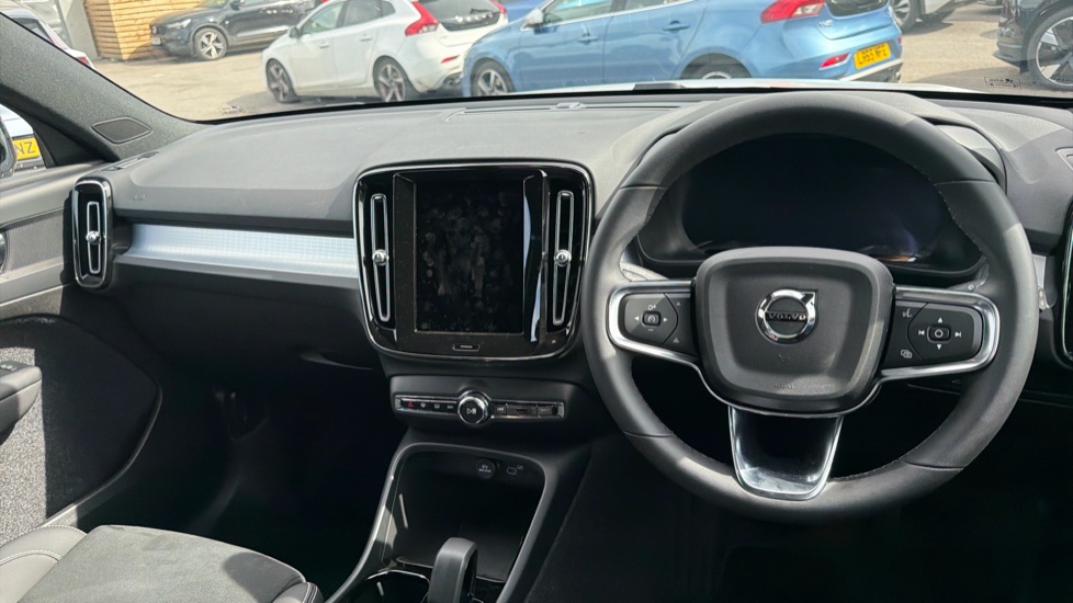 Volvo XC40 2.0 B3P Plus Dark 5dr Auto Petrol Estate - Image 4