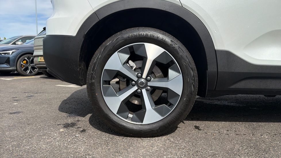Volvo XC40 2.0 B3P Plus Dark 5dr Auto Petrol Estate - Image 9