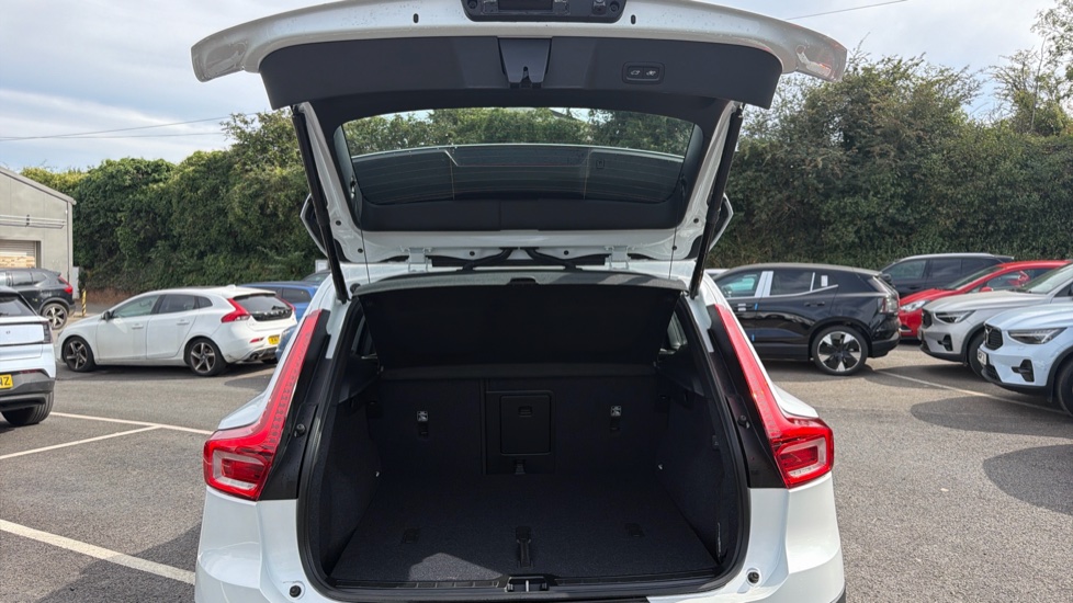 Volvo XC40 2.0 B3P Plus Dark 5dr Auto Petrol Estate - Image 13