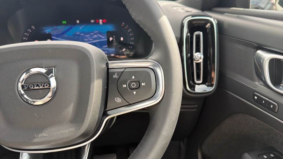 Volvo XC40 2.0 B3P Plus Dark 5dr Auto Petrol Estate - Image 22