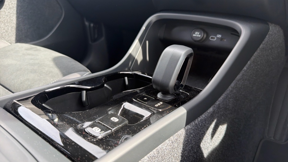Volvo XC40 2.0 B3P Plus Dark 5dr Auto Petrol Estate - Image 26