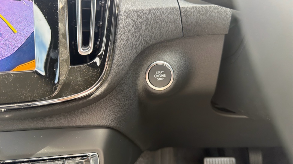 Volvo XC40 2.0 B3P Plus Dark 5dr Auto Petrol Estate - Image 27