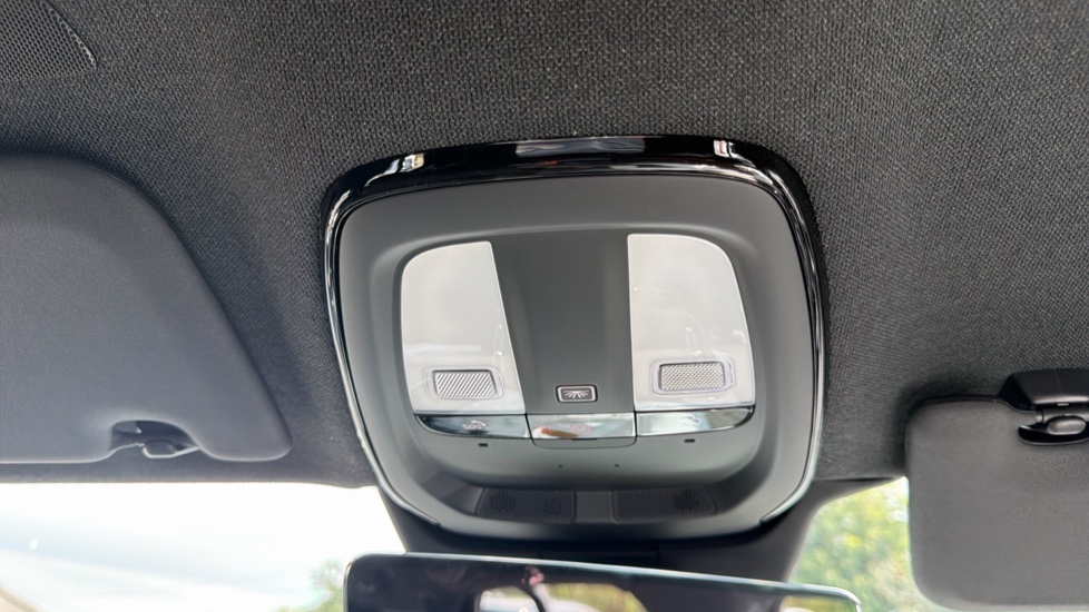 Volvo XC40 2.0 B3P Plus Dark 5dr Auto Petrol Estate - Image 28