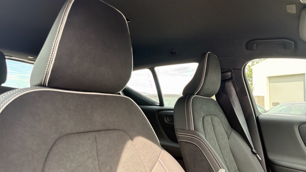 Volvo XC40 2.0 B3P Plus Dark 5dr Auto Petrol Estate - Image 31